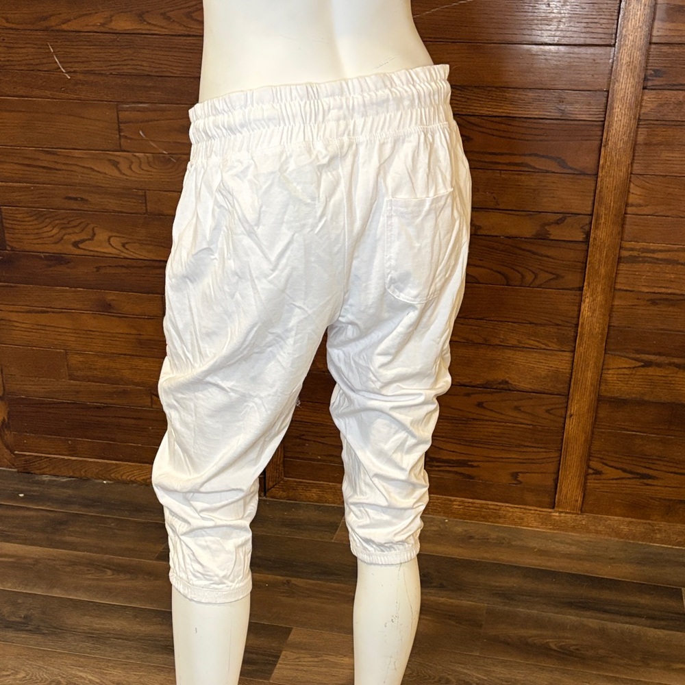White Cropped Drawstring Capri Pants with Pink Leaf Accent - Picture 4 of 5